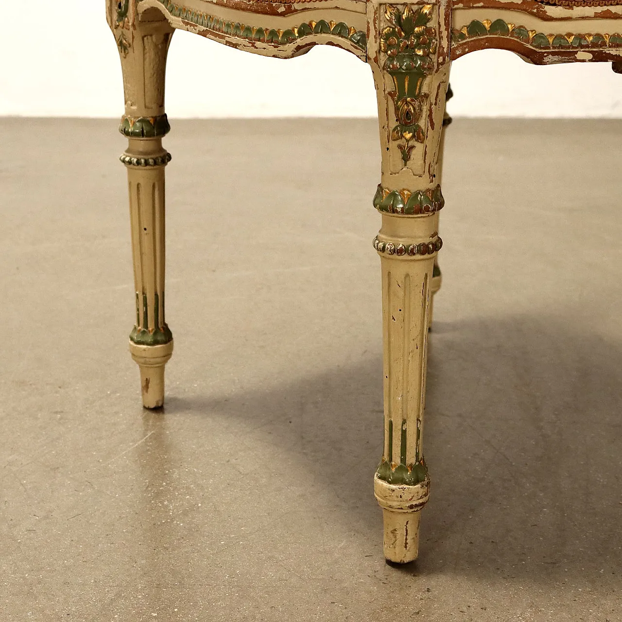 Pair of lacquered and gilded wooden chairs, 20th century 9