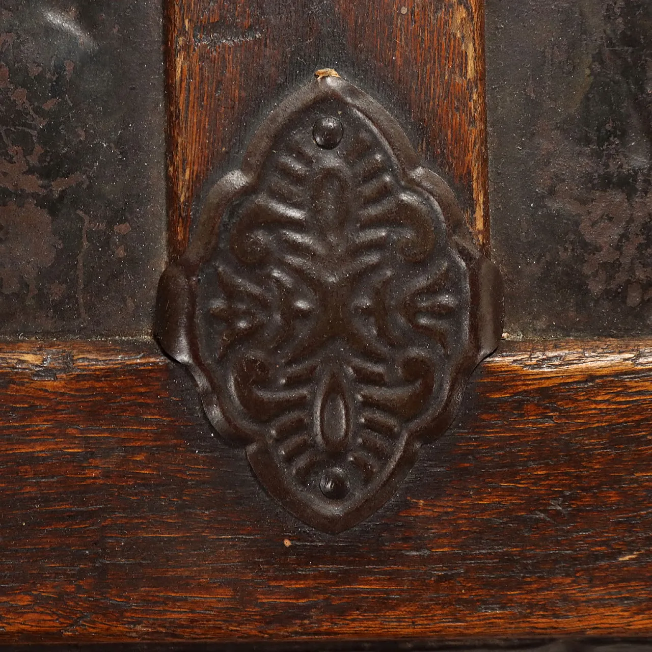 Cassa eclettica in pioppo, argento, abete e metallo, fine '800 6