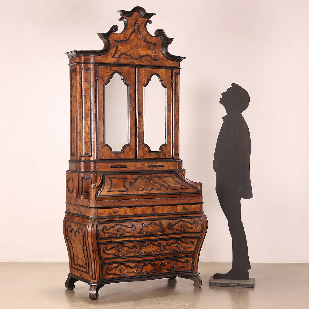 Lombard trumeau veneered in walnut burl, early 1900s 2