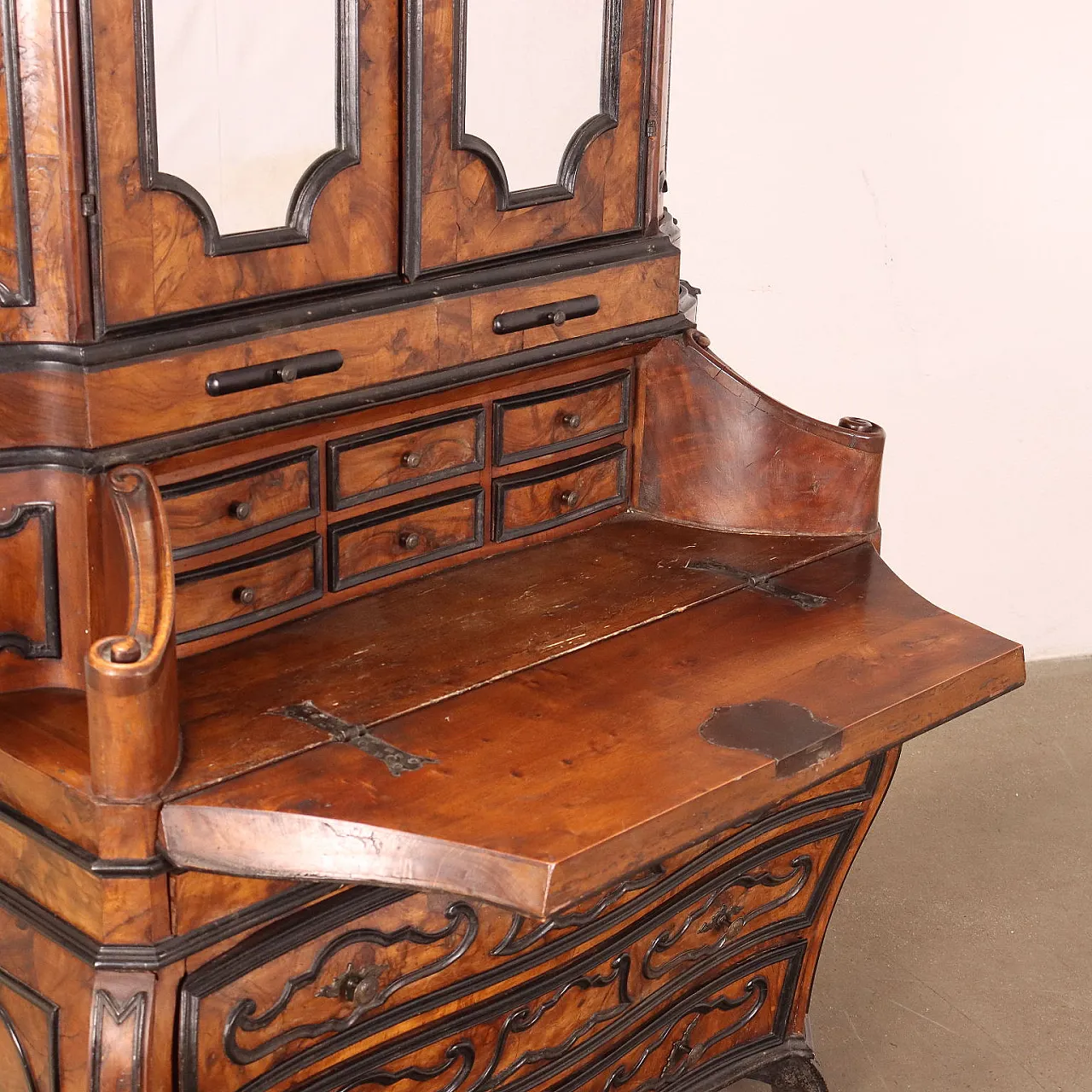 Lombard trumeau veneered in walnut burl, early 1900s 7