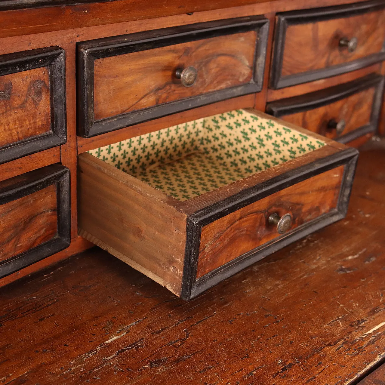 Lombard trumeau veneered in walnut burl, early 1900s 8