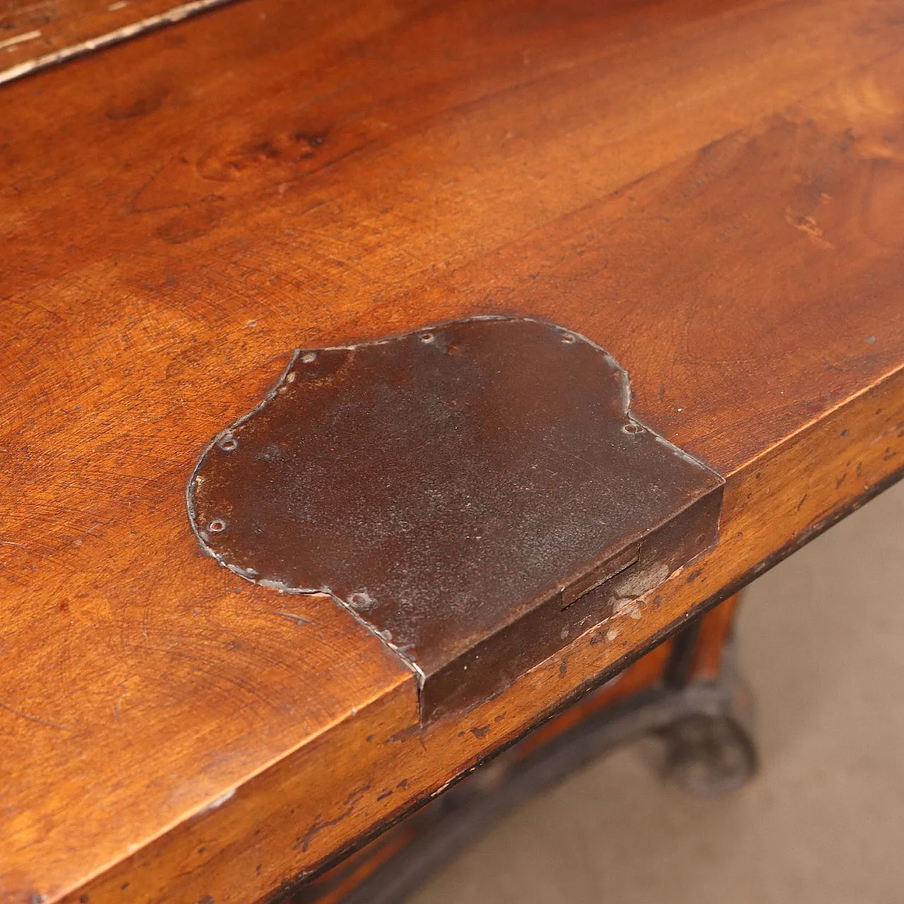 Lombard trumeau veneered in walnut burl, early 1900s 9