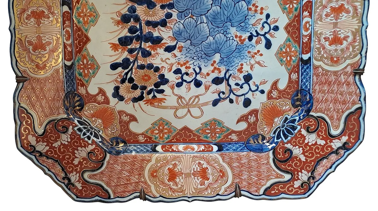 Pair of Imari porcelain plates, 19th century 3