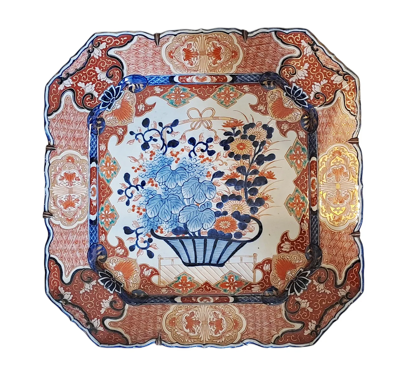 Pair of Imari porcelain plates, 19th century 8