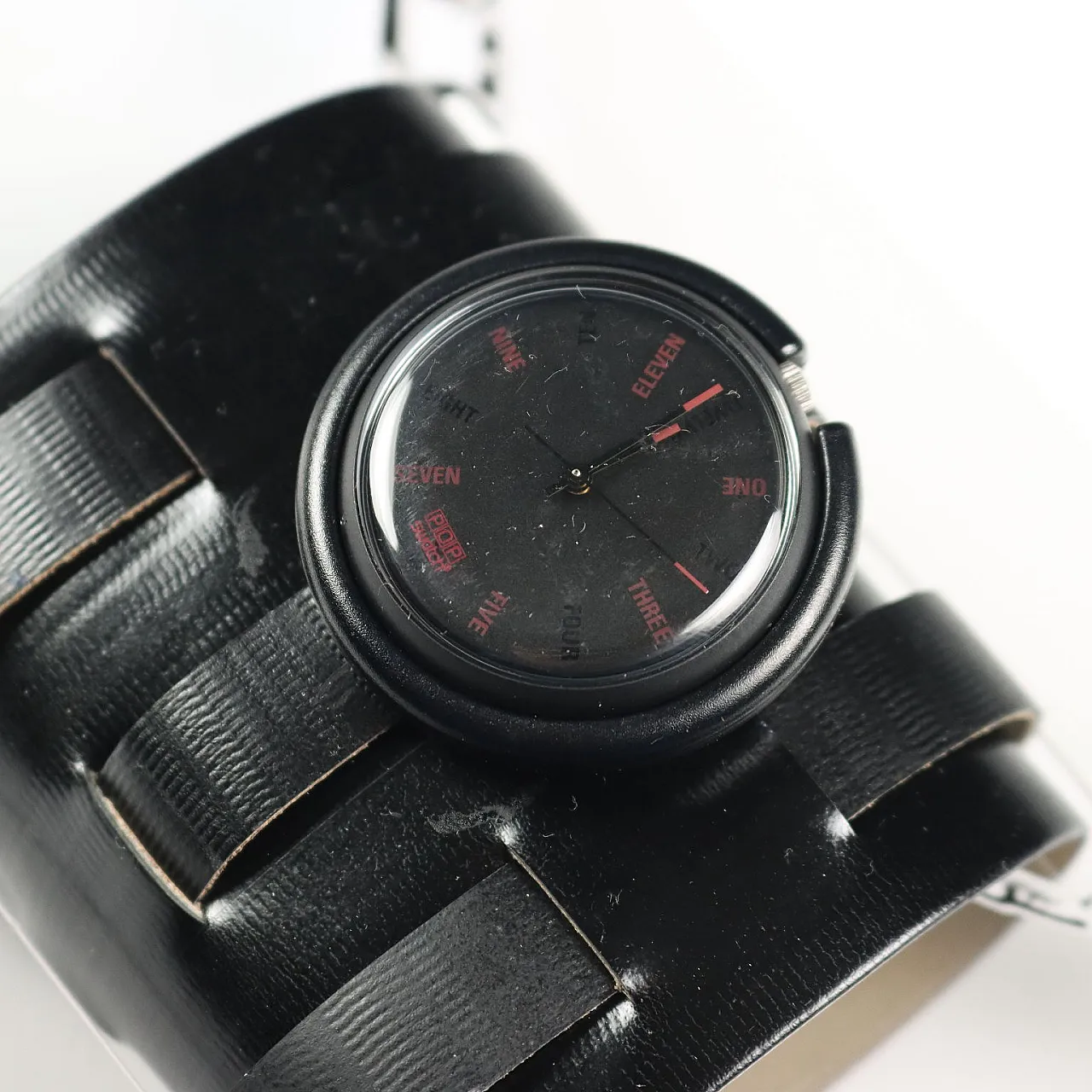 3 orologi Swatch a tema noir, anni '90 10