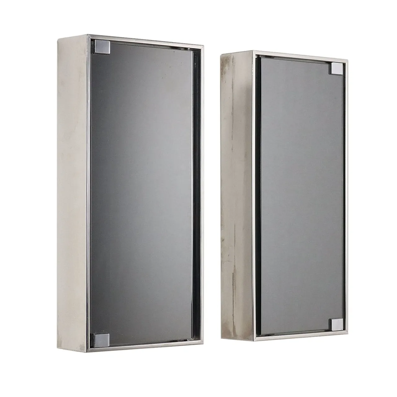 Due pensili da bagno in metallo specchiato, anni '70 1