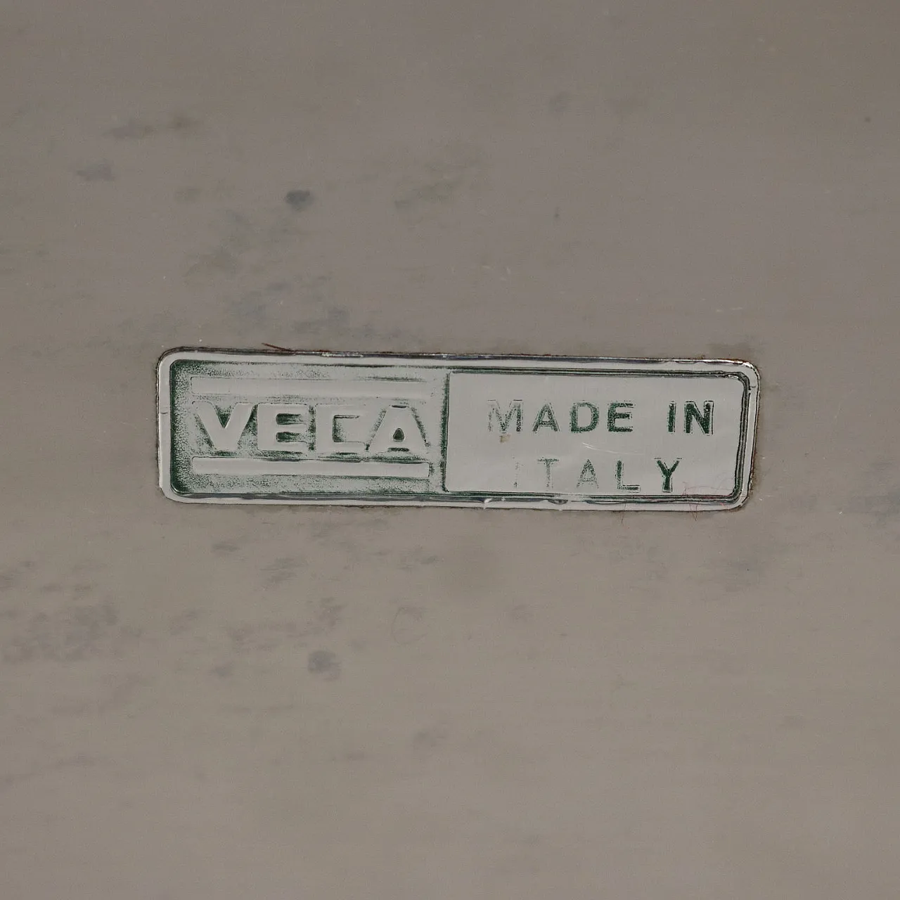 Due pensili da bagno in metallo specchiato, anni '70 10