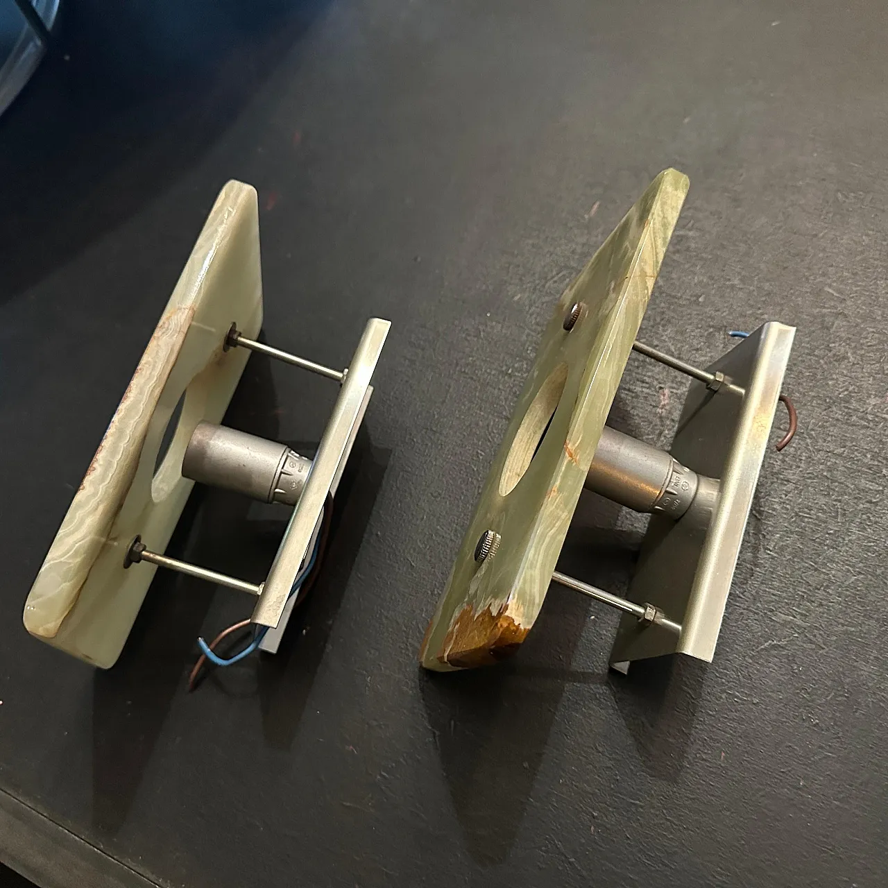 Pair of green and brown onyx and marble wall sconces, 1970s 9