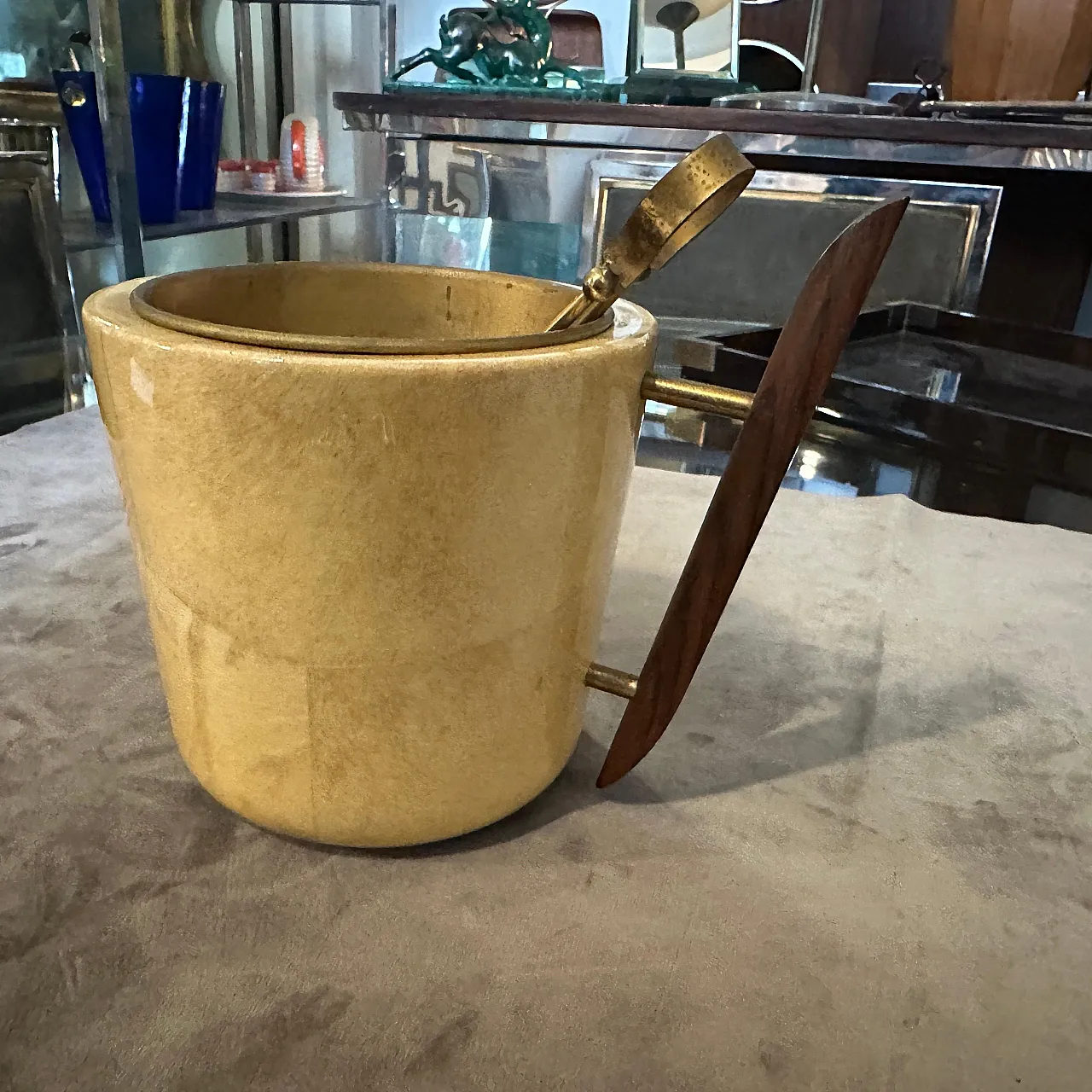 Secchiello in ottone, legno e pelle di capra di Aldo Tura, anni '50 9
