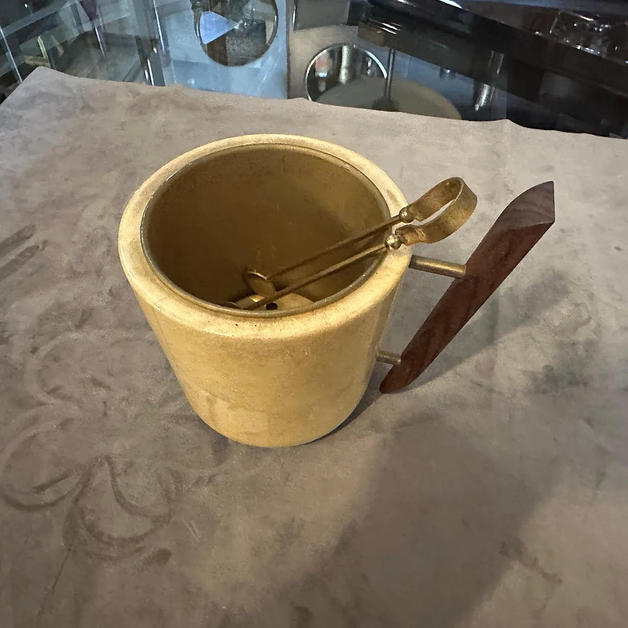 Secchiello in ottone, legno e pelle di capra di Aldo Tura, anni '50 10