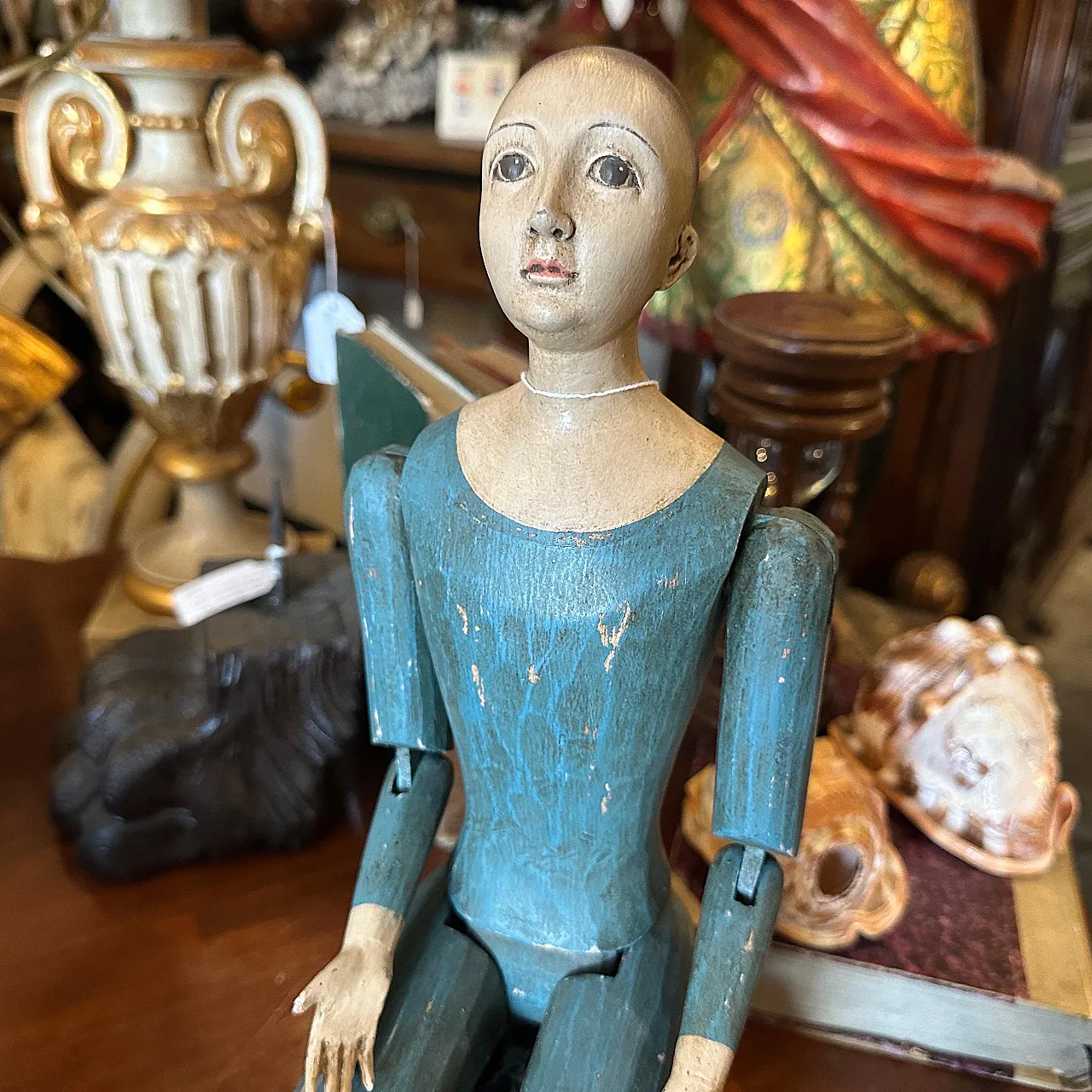 Manichino articolato in legno laccato, anni '50 3