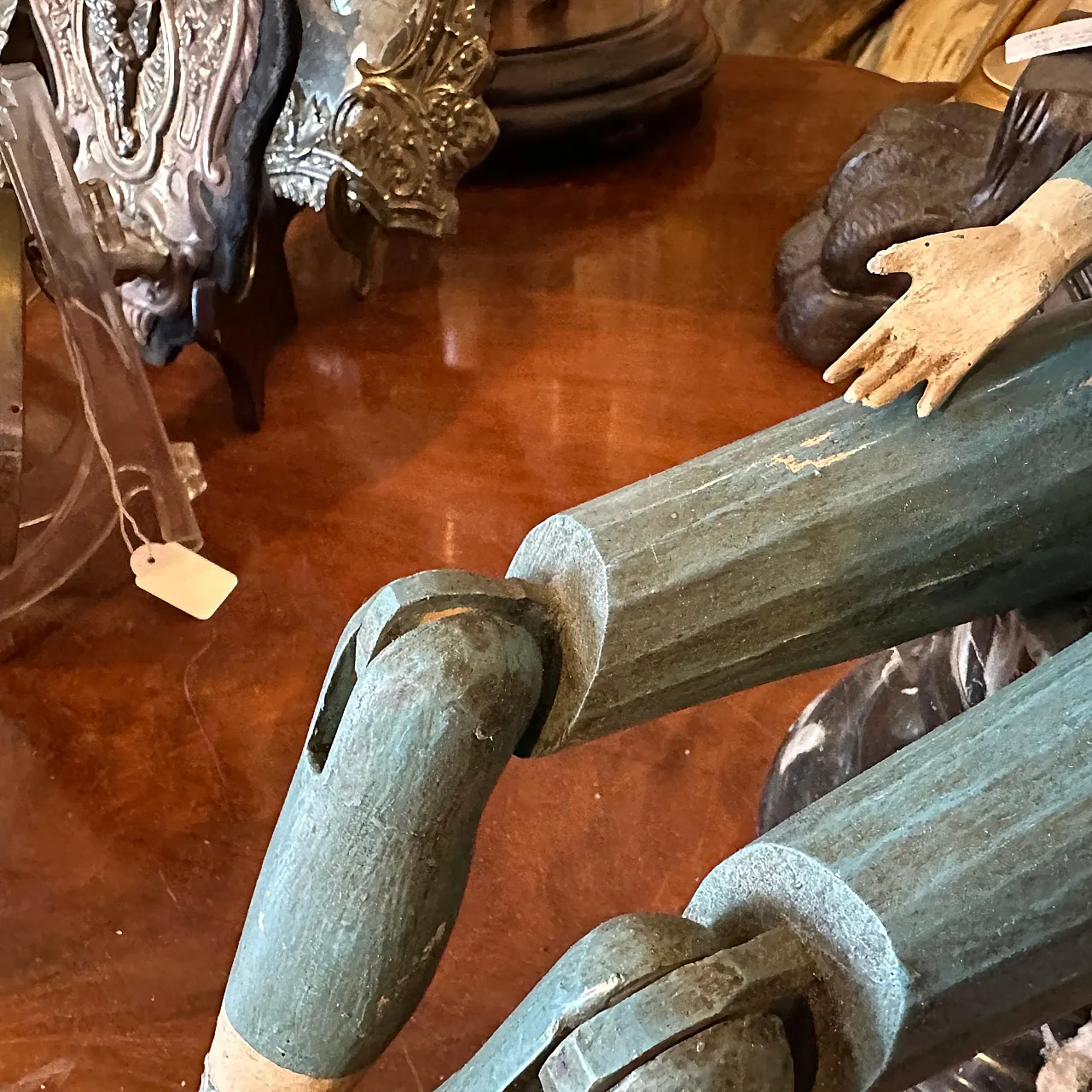 Manichino articolato in legno laccato, anni '50 6