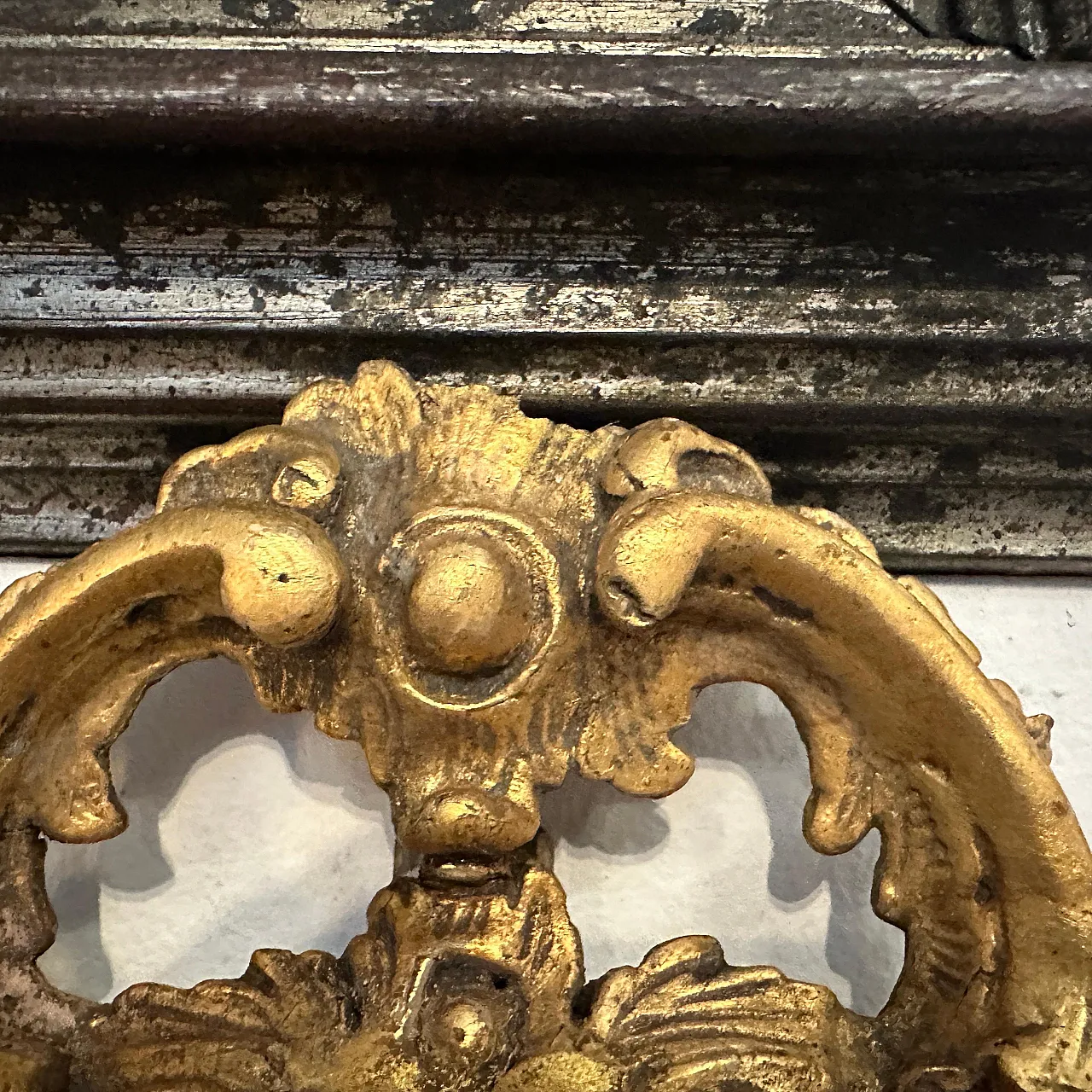 Gilded wooden frame with white porcelain Christ, 19th century 9