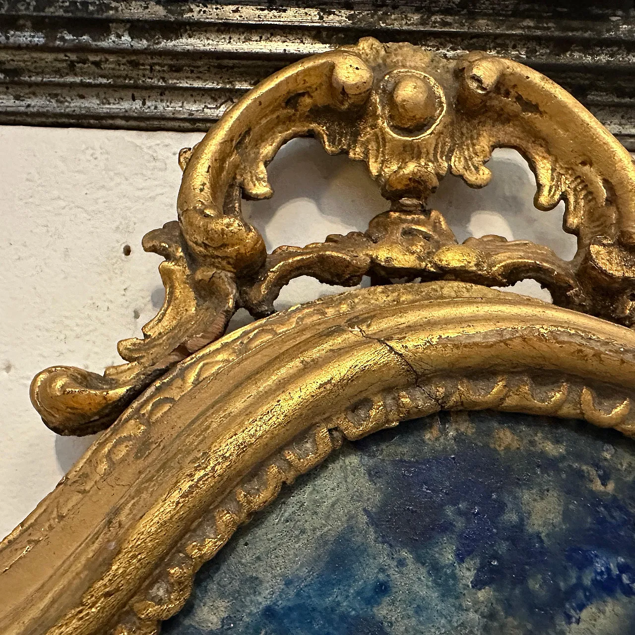 Gilded wooden frame with white porcelain Christ, 19th century 10