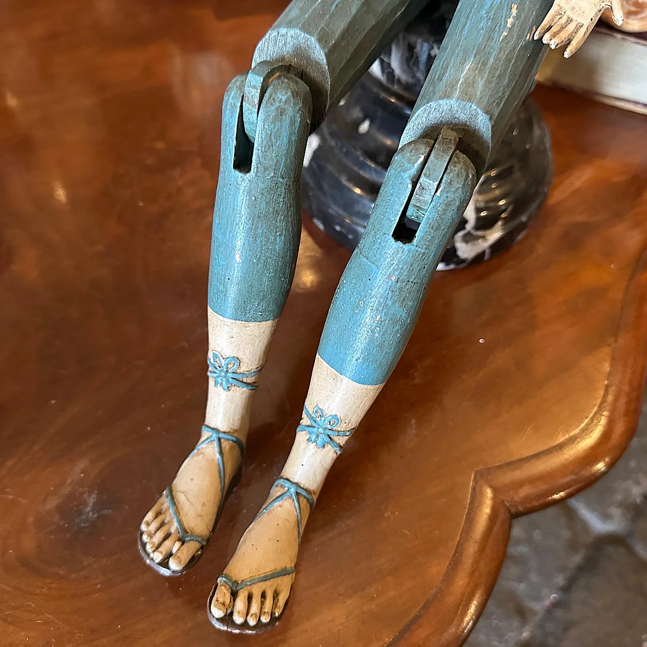 Manichino articolato in legno laccato, anni '50 12