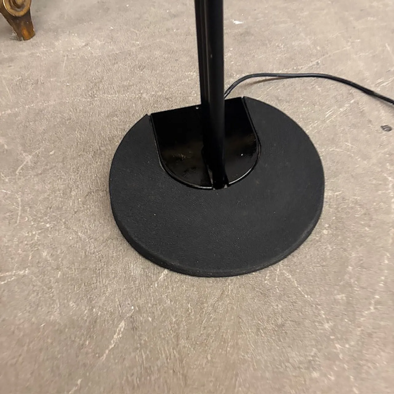 Lampada da terra Otello di Bruno Gecchelin per Oluce, anni '80 2