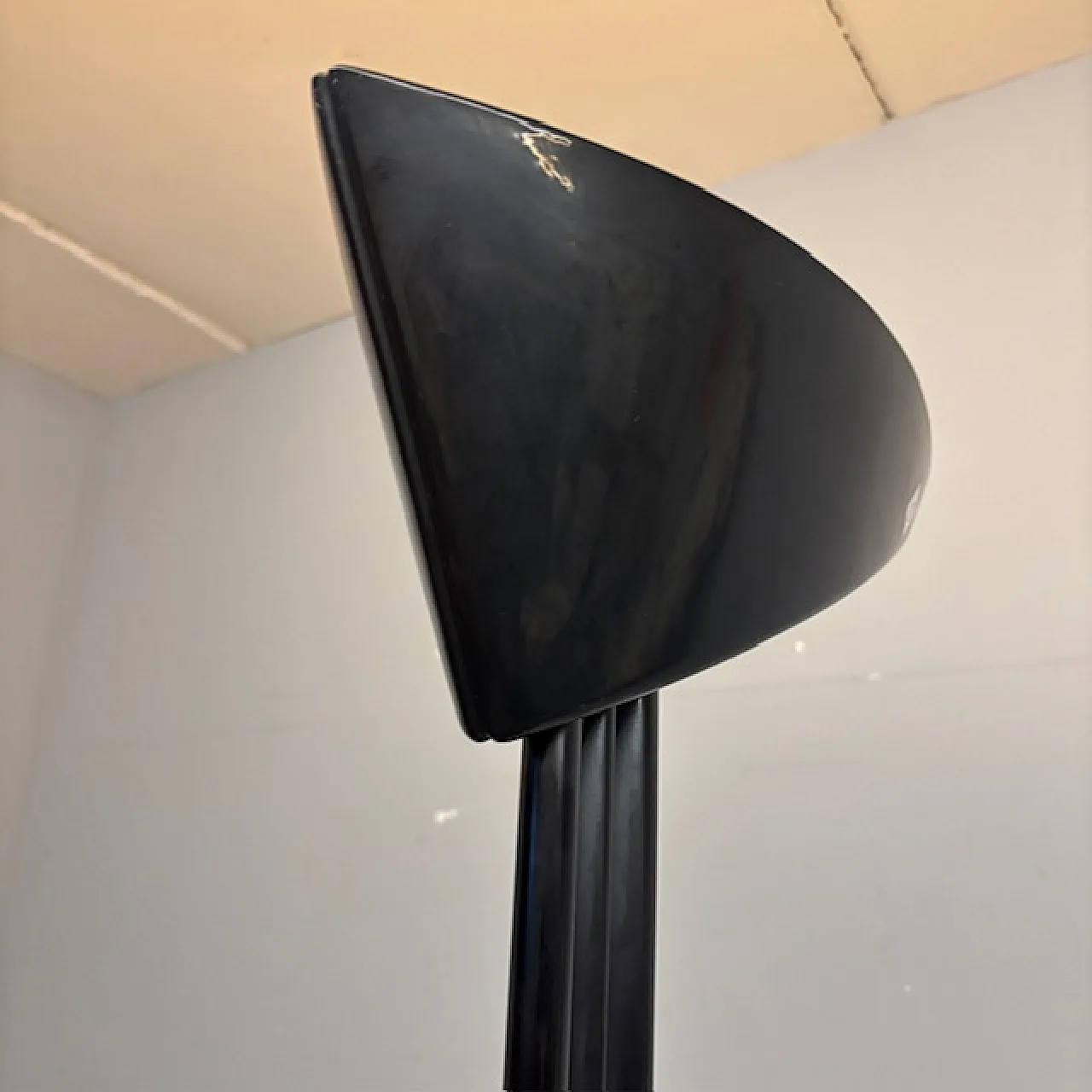 Lampada da terra Otello di Bruno Gecchelin per Oluce, anni '80 3