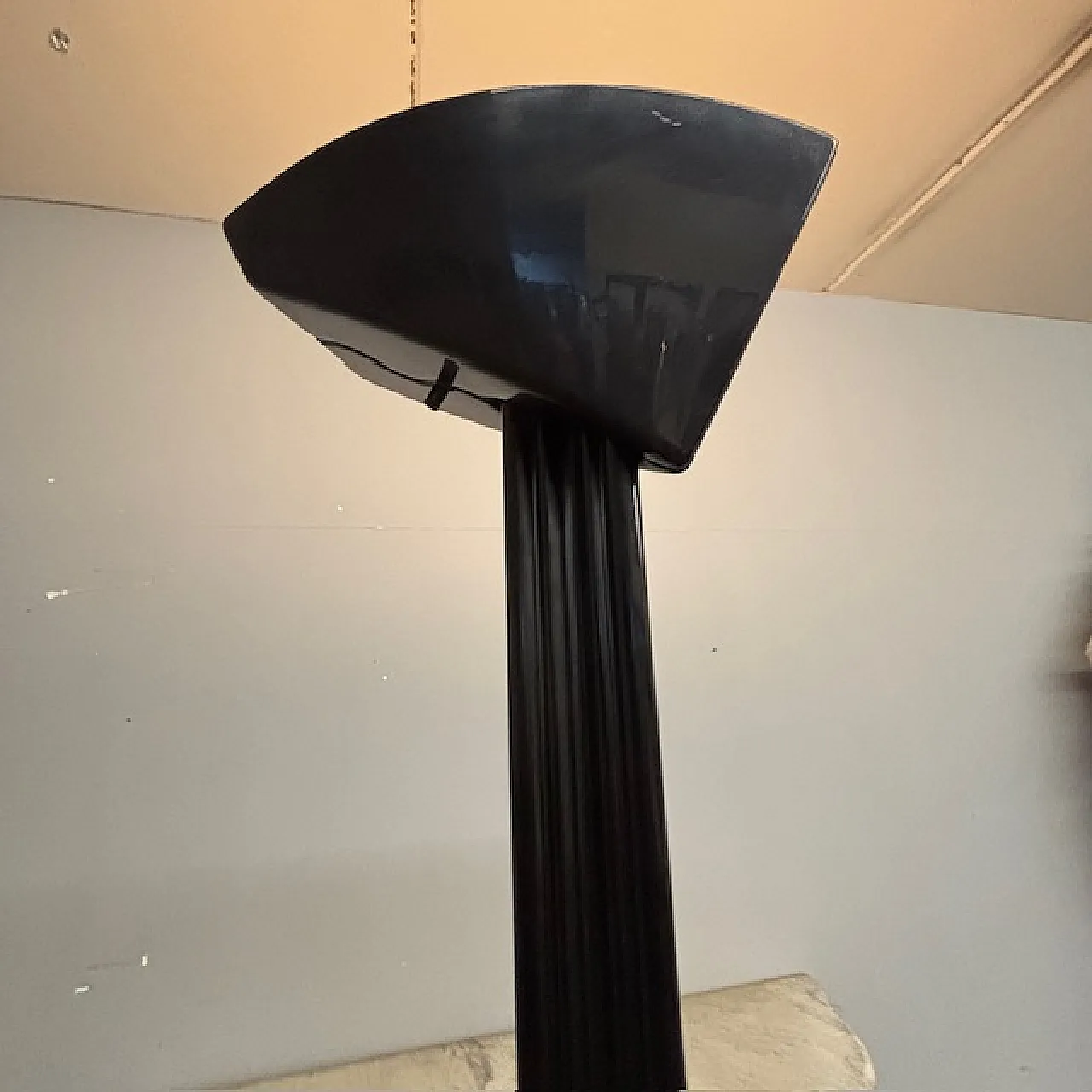 Lampada da terra Otello di Bruno Gecchelin per Oluce, anni '80 5