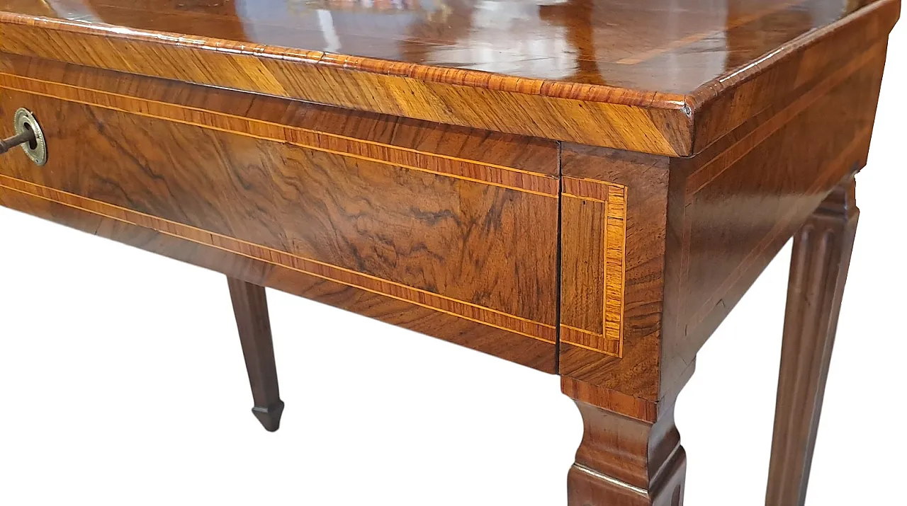 Neoclassical writing desk in walnut, late 18th century 3
