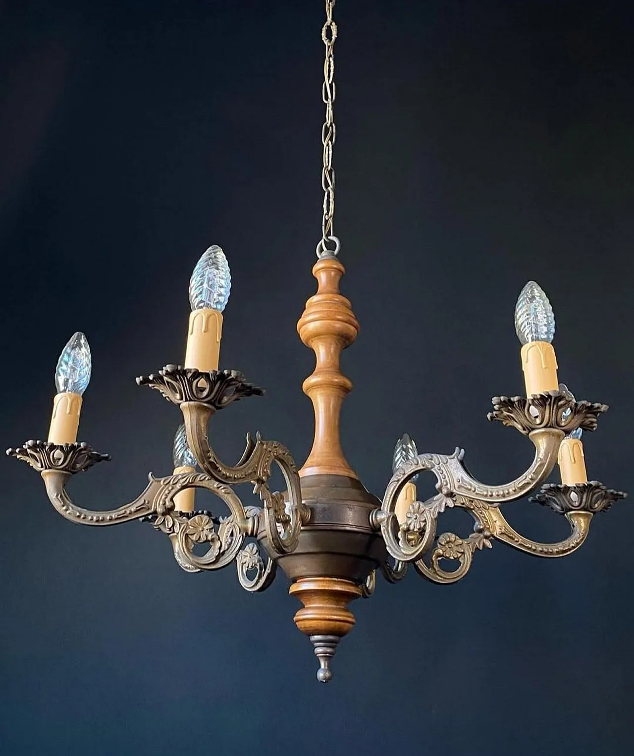 Grande lampadario antico in legno, anni '60 2