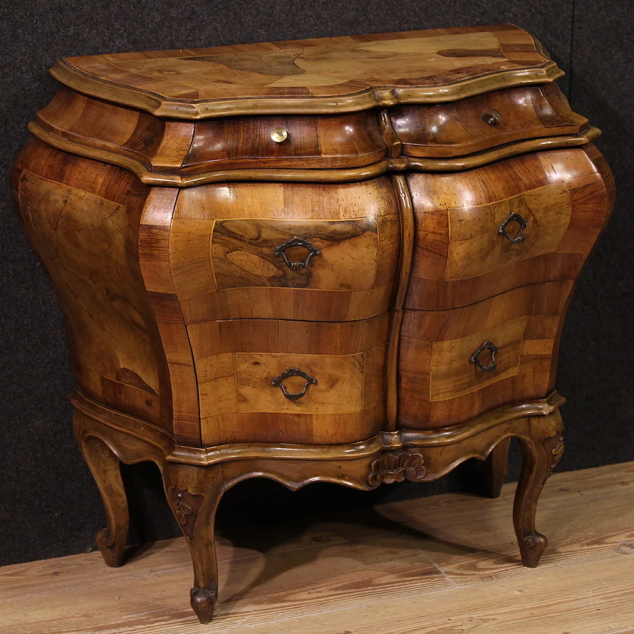 Small wooden dresser, '900 1