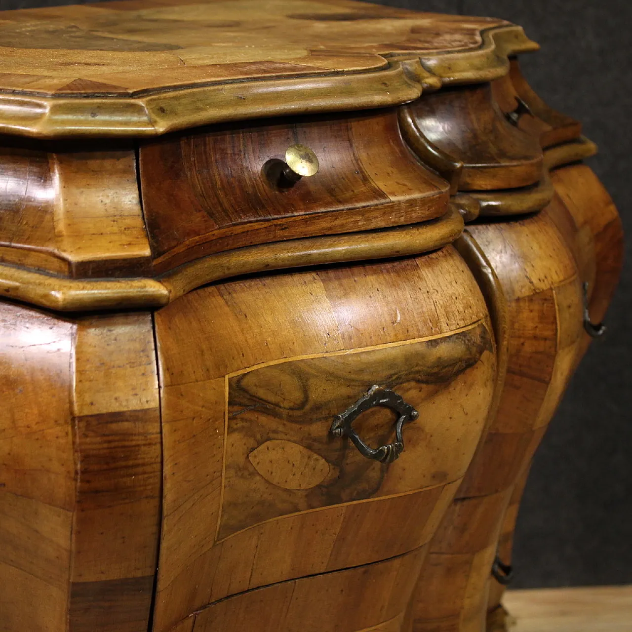 Small wooden dresser, '900 10