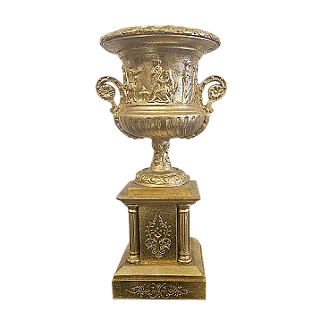 Vaso in stucco dorato