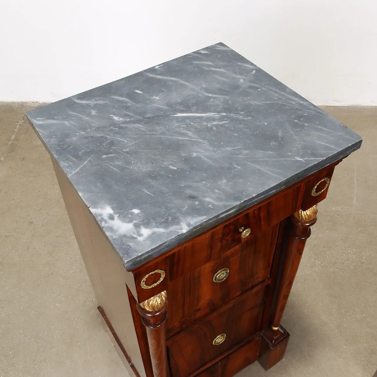 Coppia di comodini Impero in noce e marmo, primo '800 9