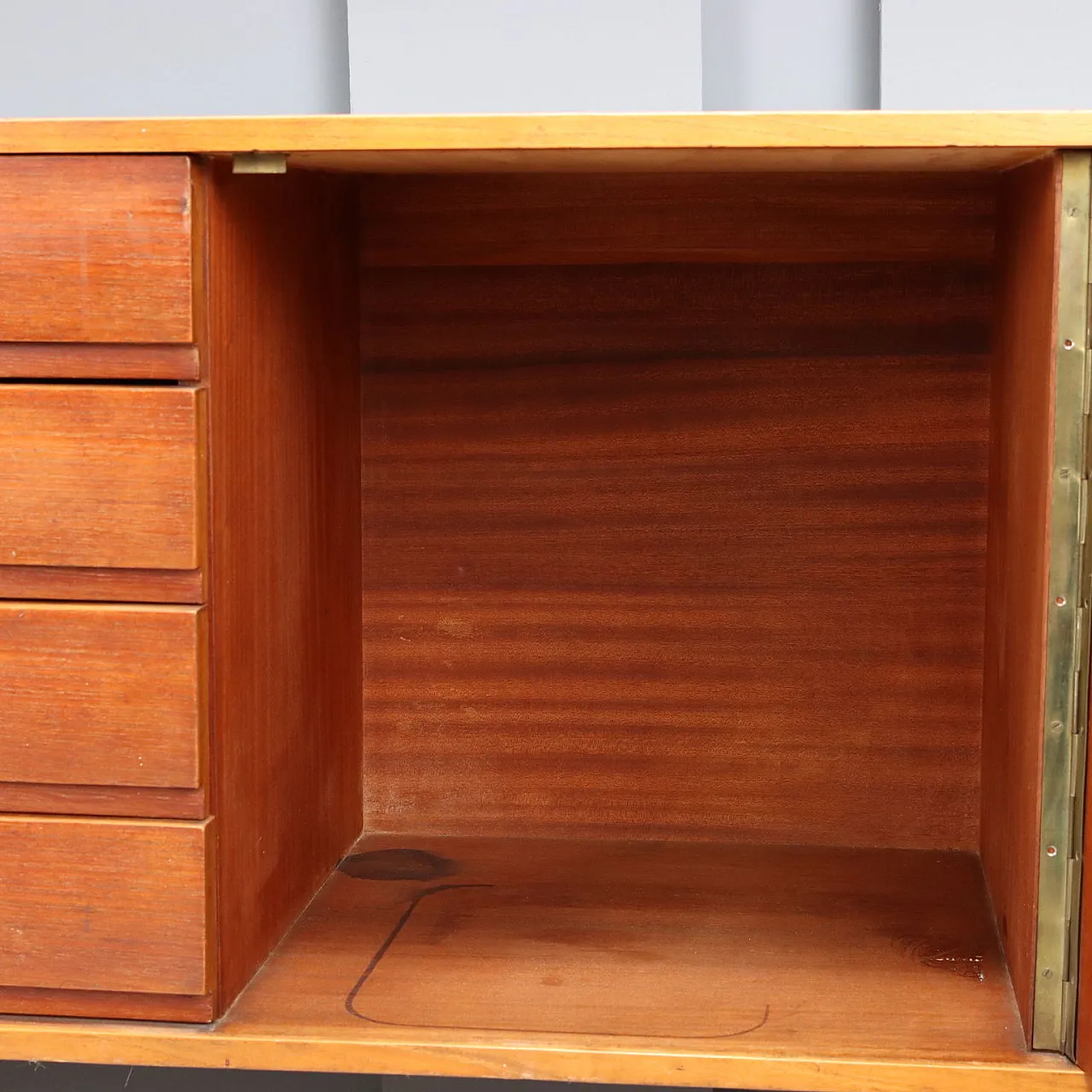 Wall cabinet in teak and enamelled metal, 1960s 8