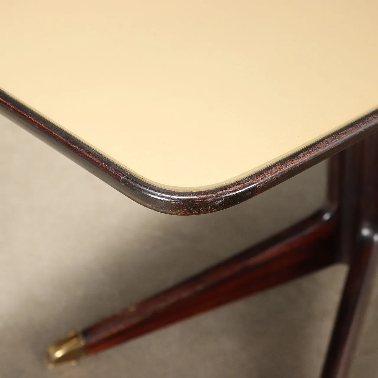 Tavolo da pranzo in legno, ottone e vetro, anni '50 3