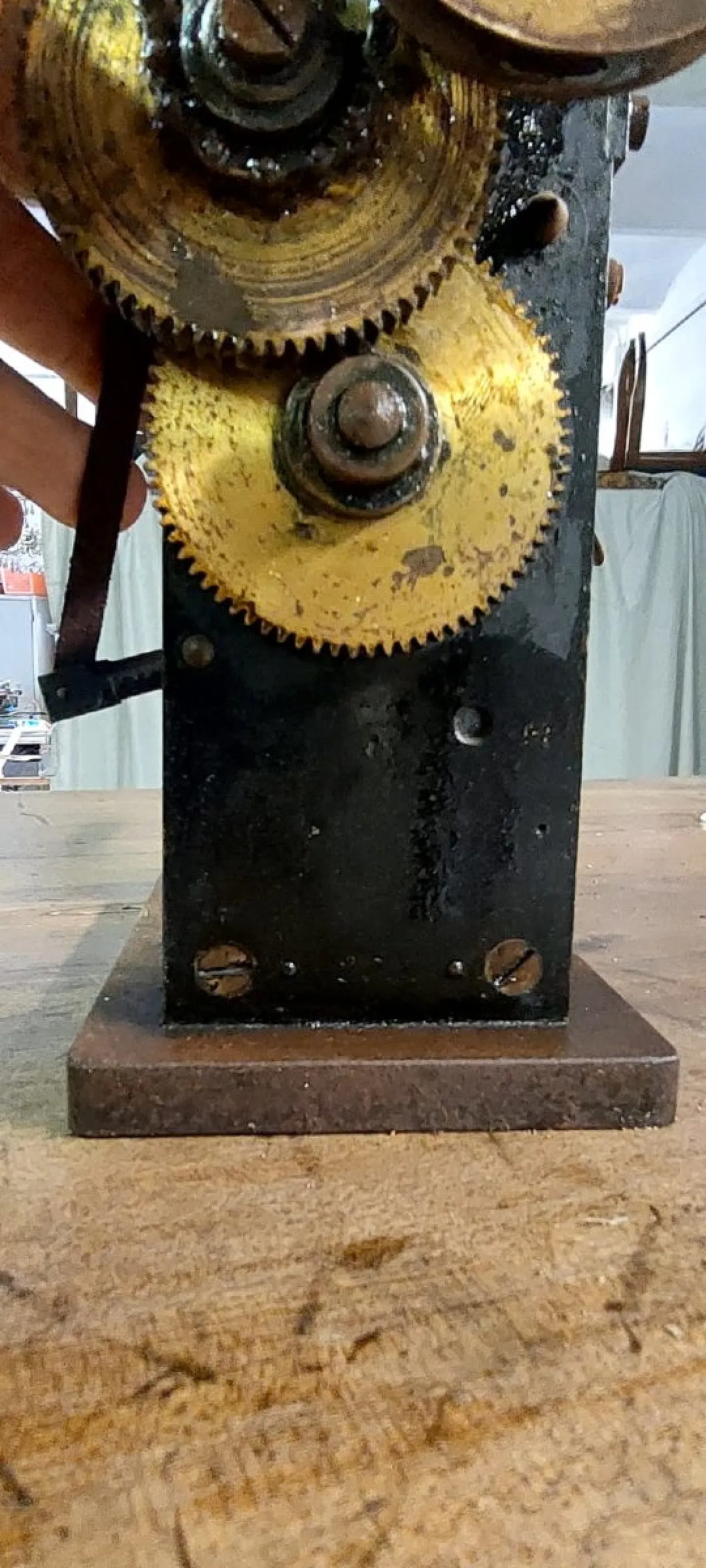 Hand-cranked movie projector, early 20th century 4