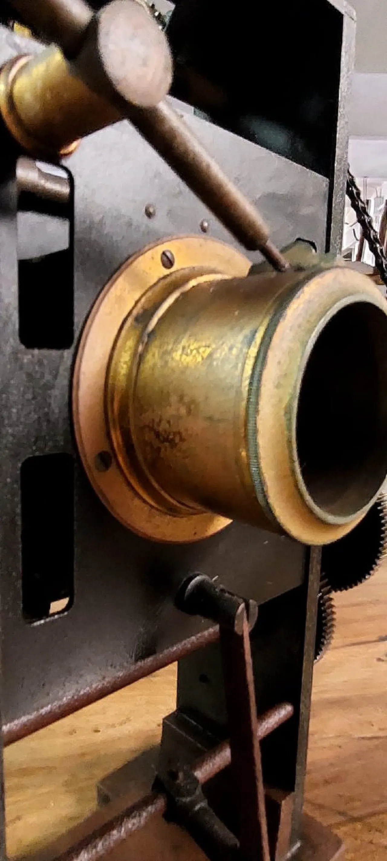 Hand-cranked movie projector, early 20th century 7