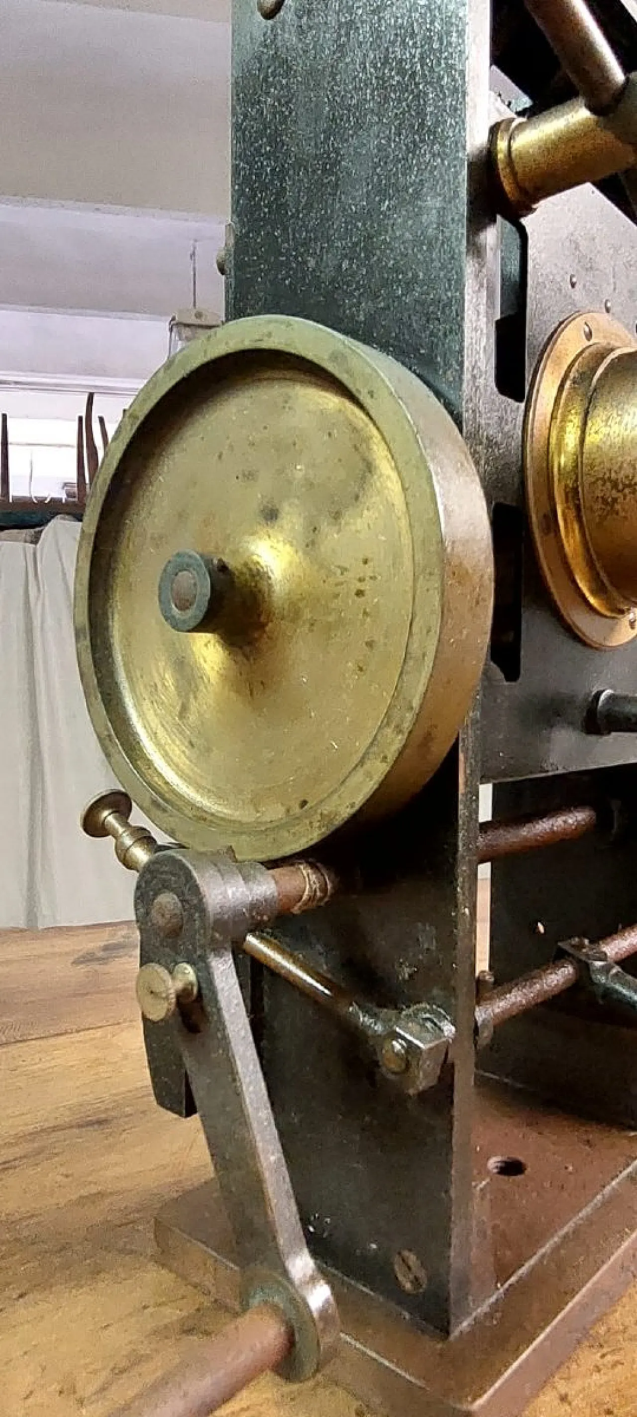 Hand-cranked movie projector, early 20th century 10