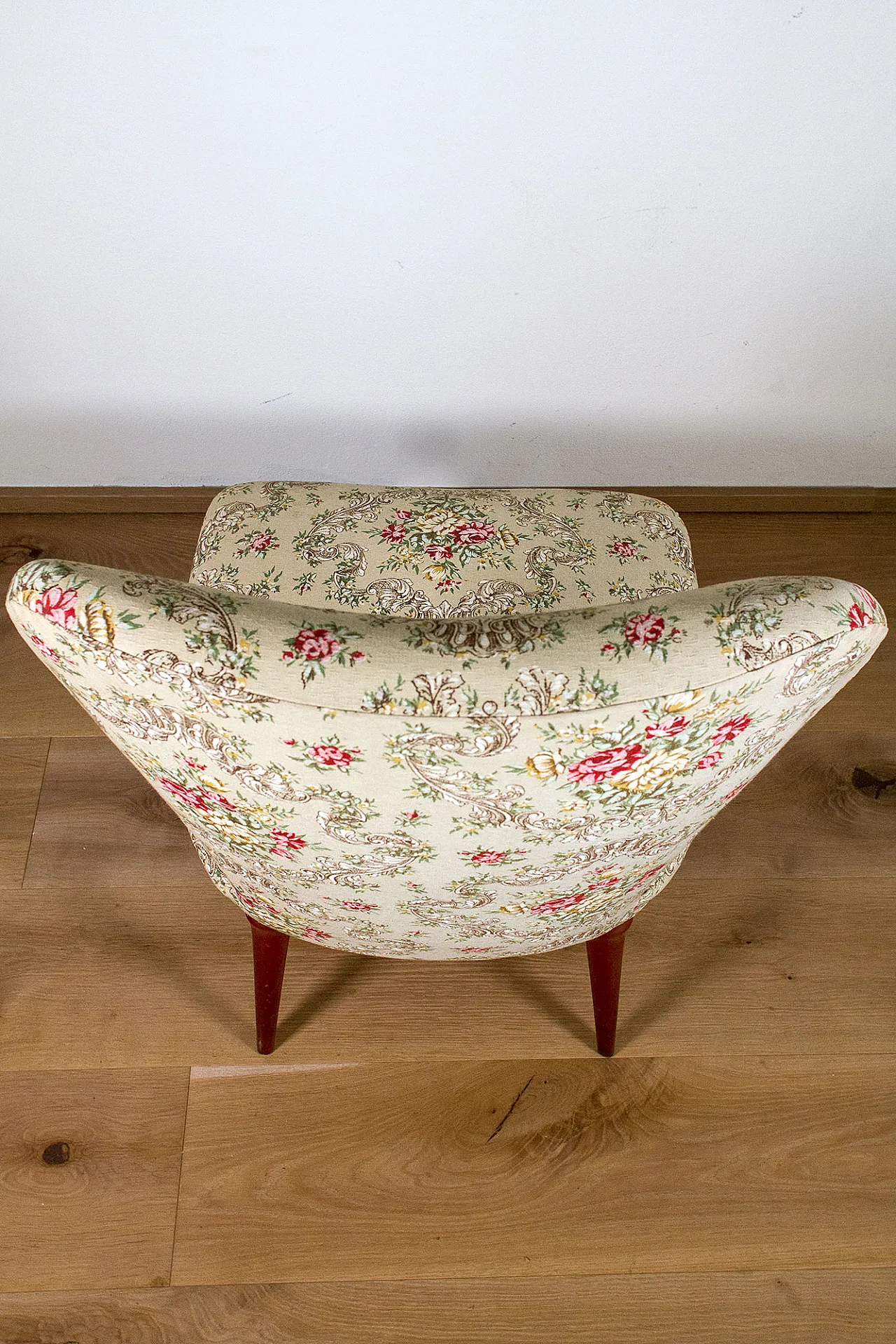 Coppia di poltrone con pouf, anni '50 13