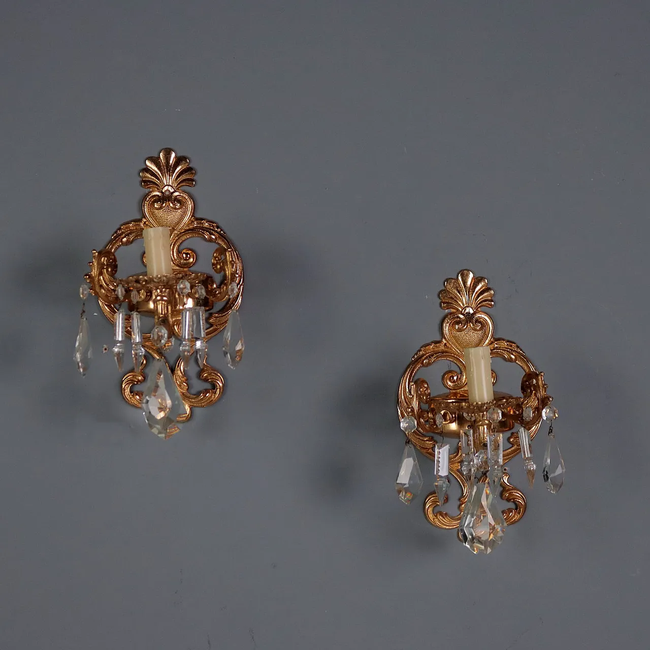 Coppia di appliques in stile rococò in bronzo e cristallo, '900 3