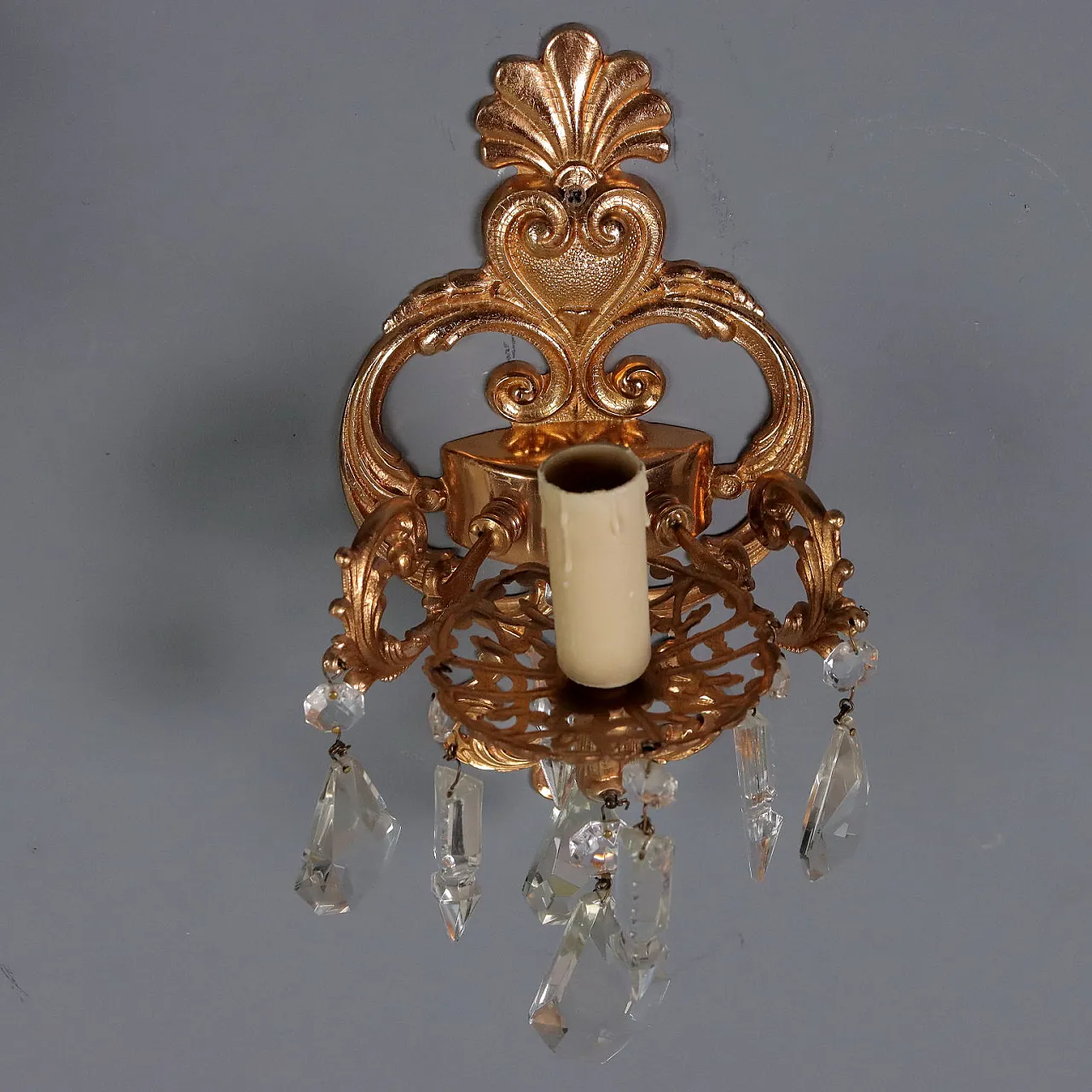 Coppia di appliques in stile rococò in bronzo e cristallo, '900 5