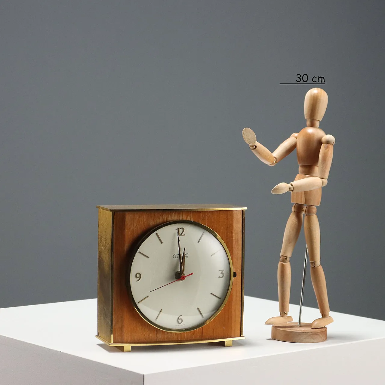 Junghans table clock in wood and glass, mid-20th century 2