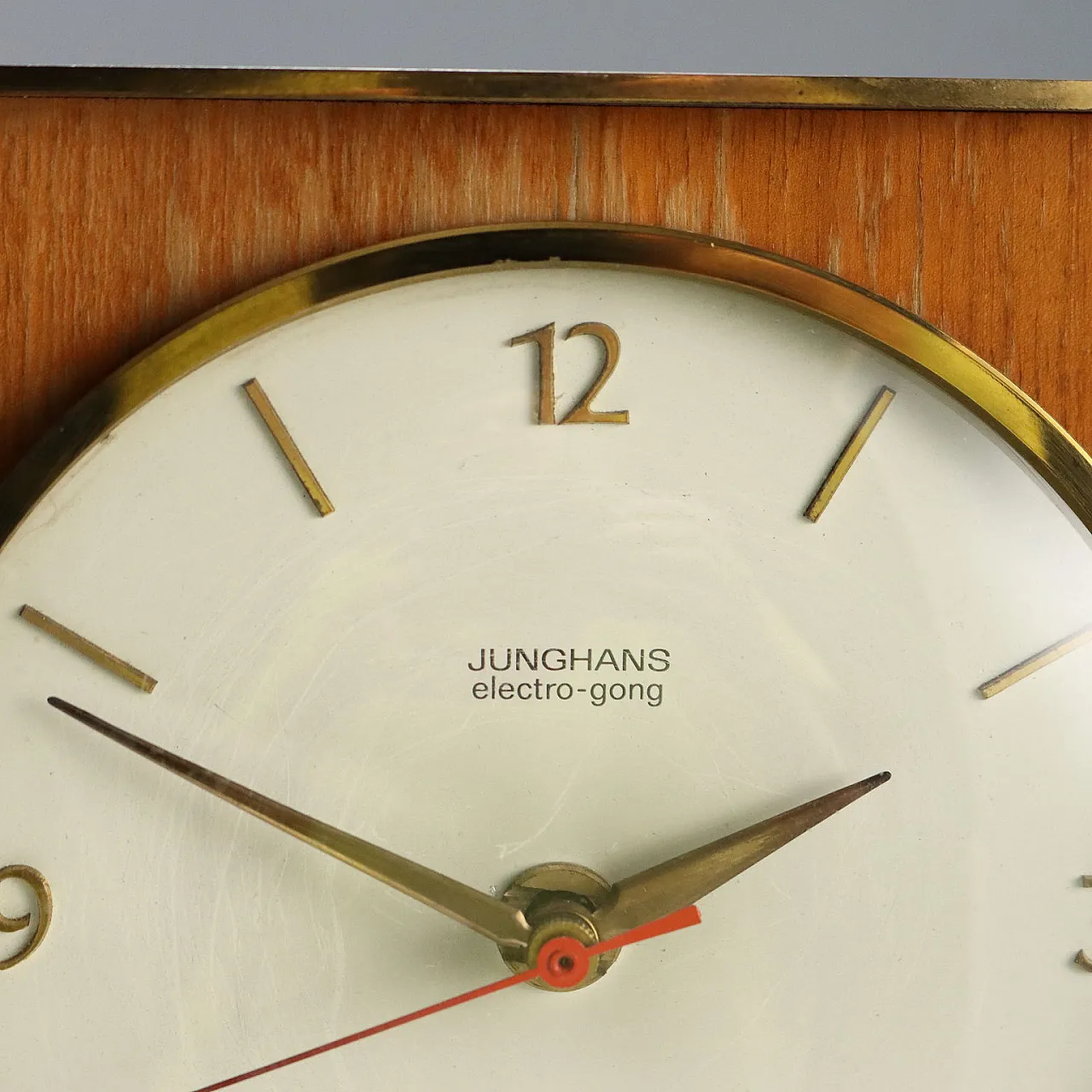 Junghans table clock in wood and glass, mid-20th century 3