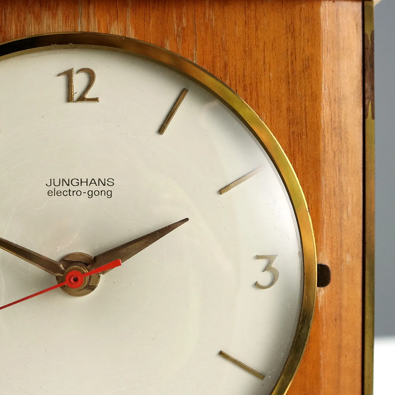 Junghans table clock in wood and glass, mid-20th century 4