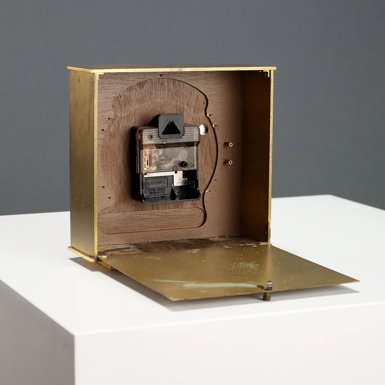 Junghans table clock in wood and glass, mid-20th century 8