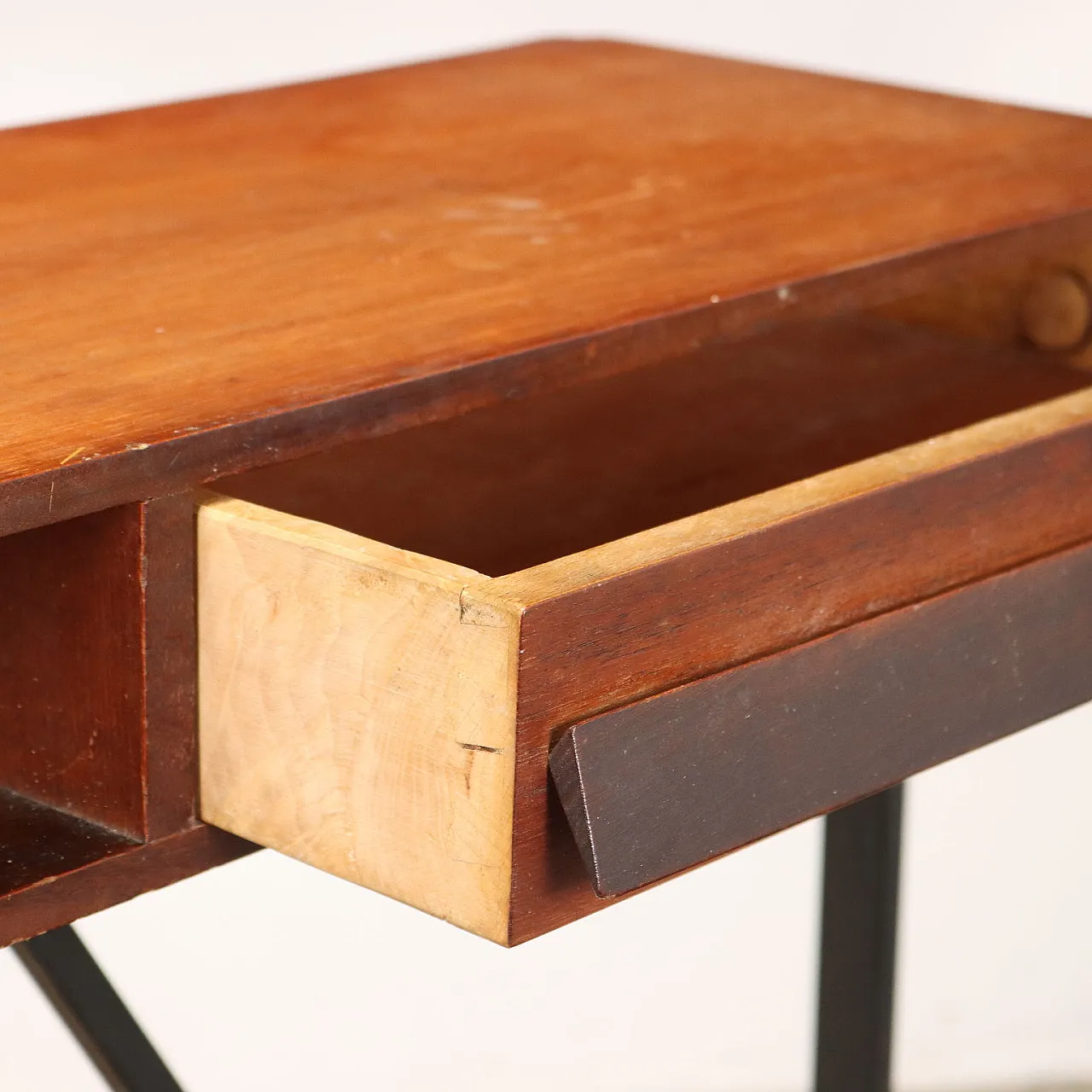Consolle in teak con gambe in metallo smaltato & ottone, anni '60 3