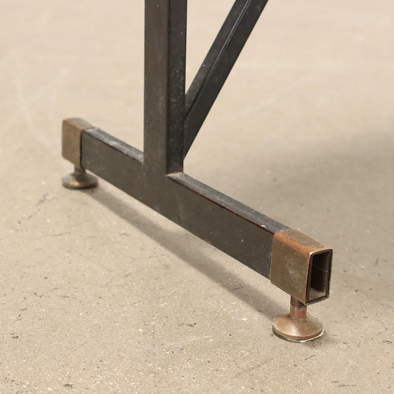 Consolle in teak con gambe in metallo smaltato & ottone, anni '60 6