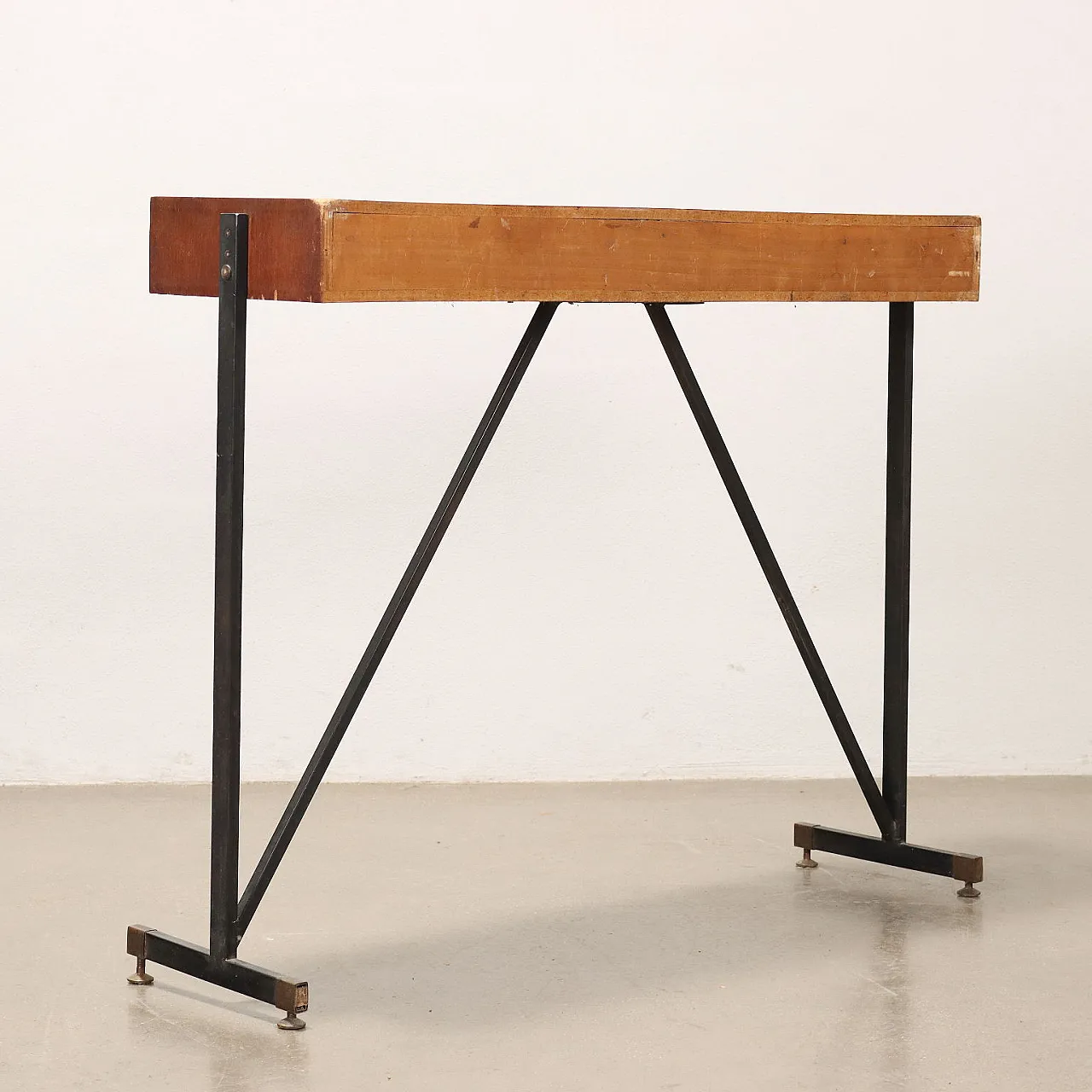 Consolle in teak con gambe in metallo smaltato & ottone, anni '60 8