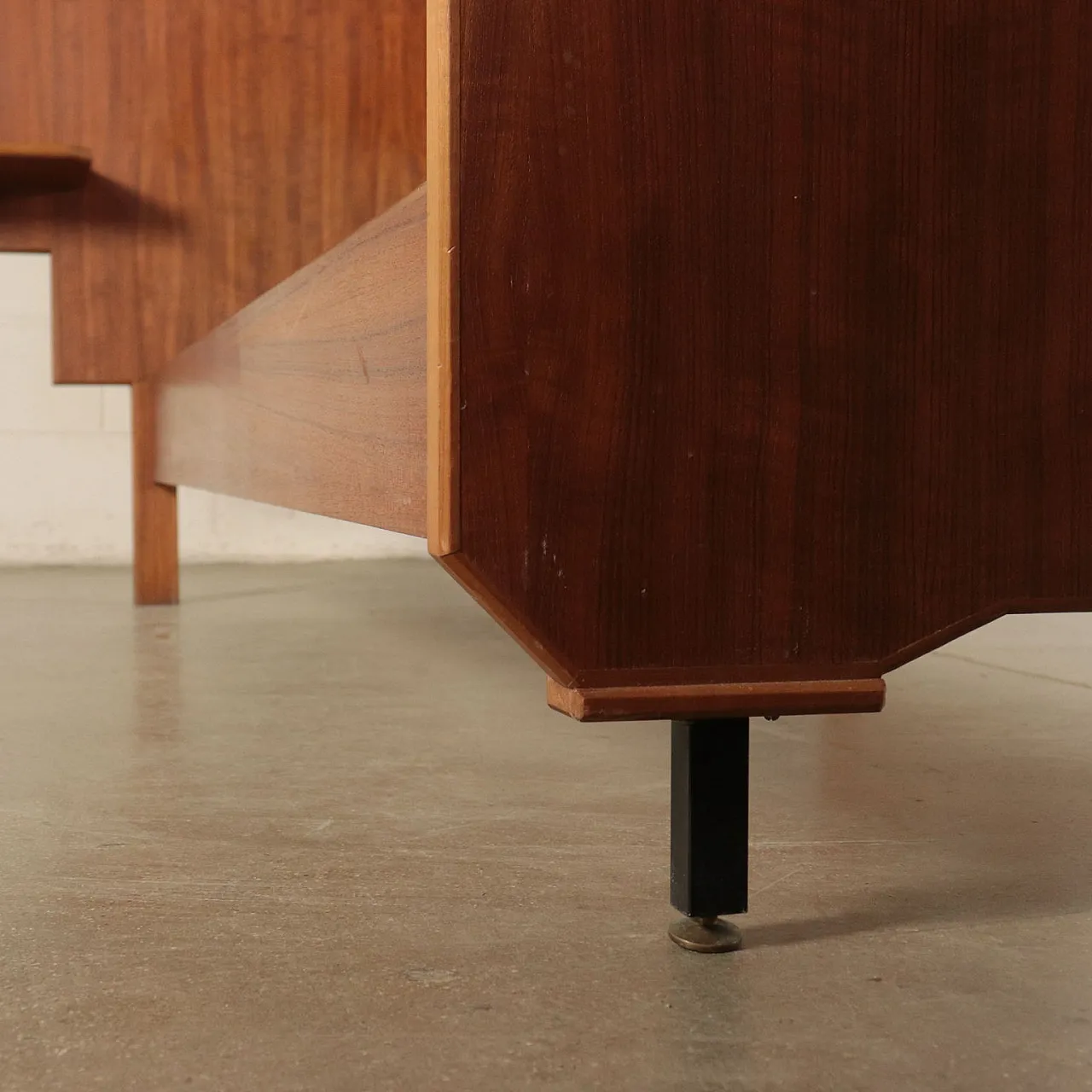 Mahogany veneered single bed frame, 1950s 10