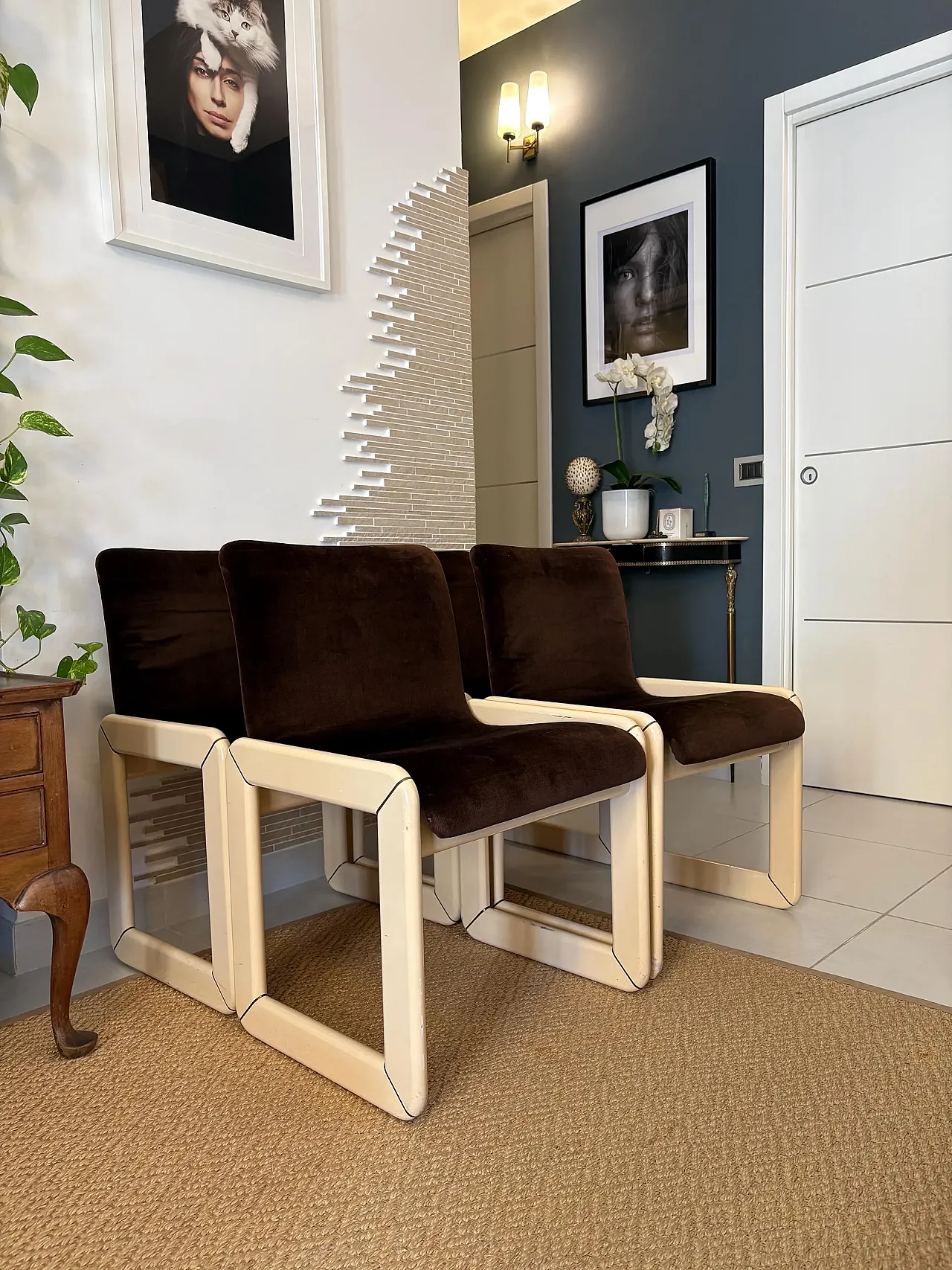 4 sedie space age ottone legno e velluto, anni '70 9