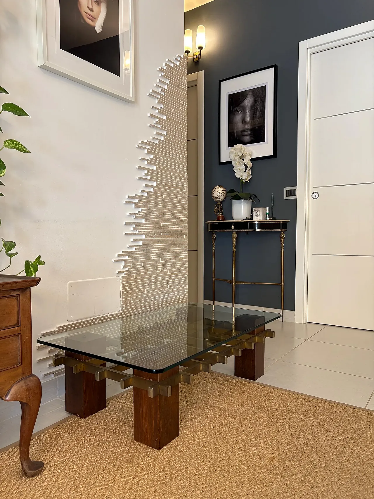 Tavolino da caffè in ottone, legno e vetro, metà '900 4