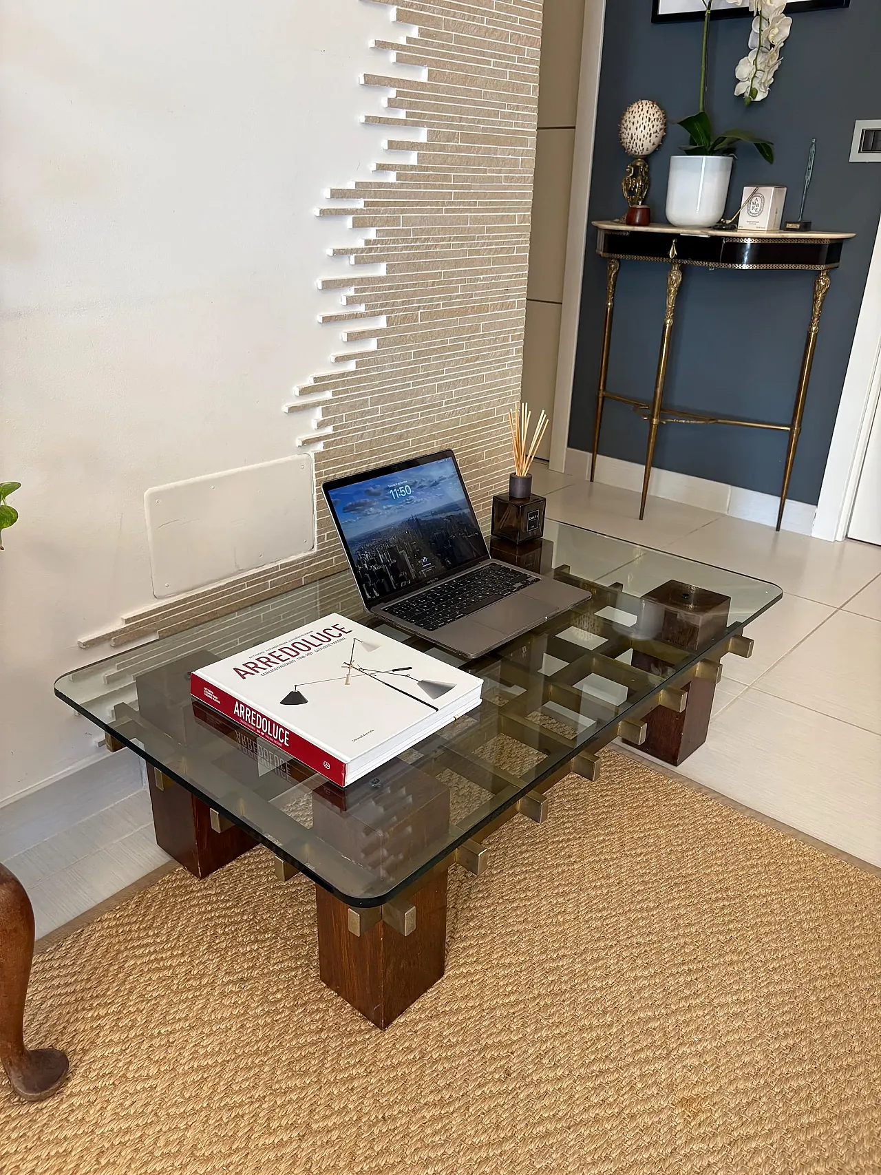 Tavolino da caffè in ottone, legno e vetro, metà '900 8