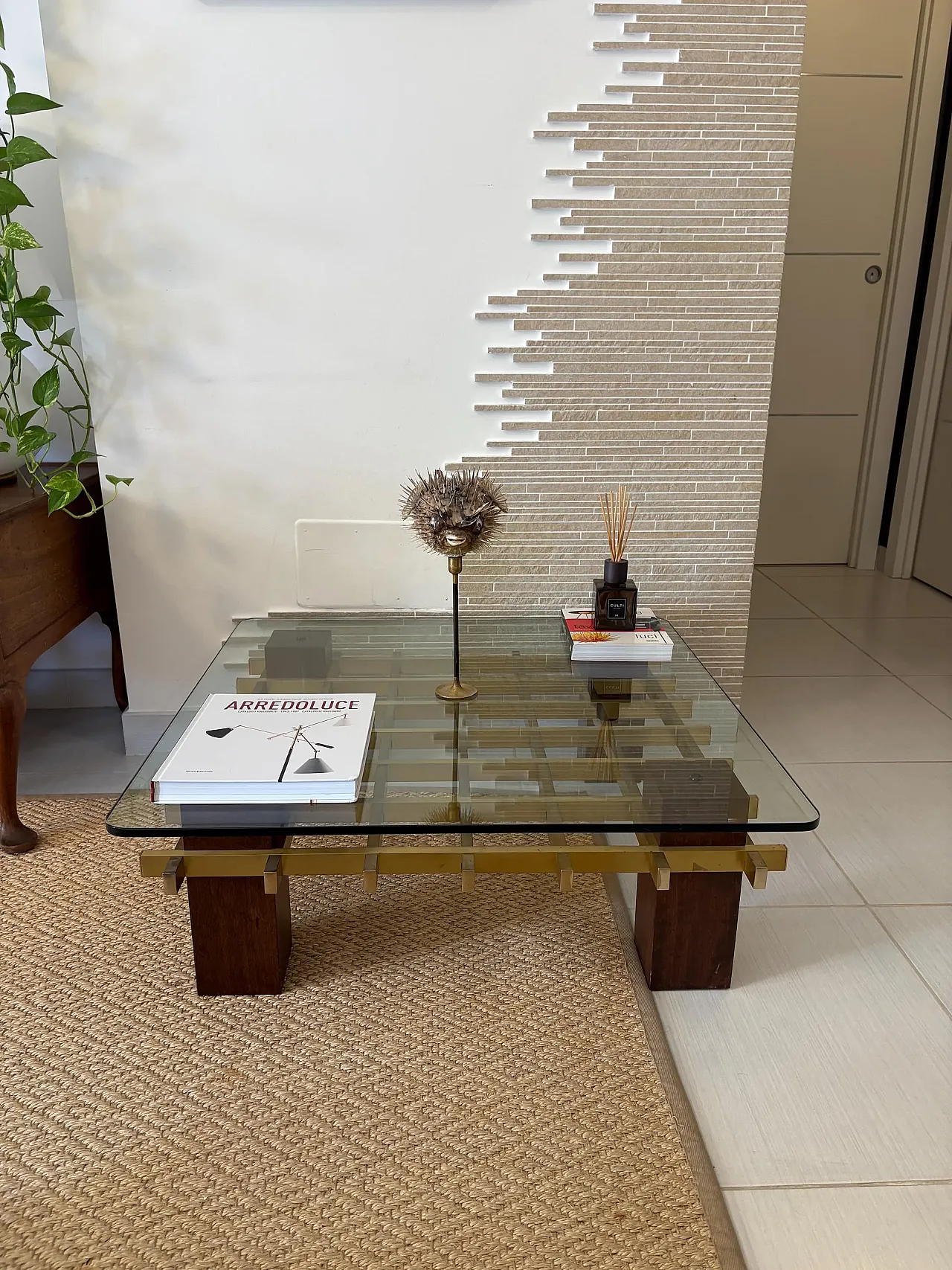 Tavolo space age in ottone, legno, anni '70 7