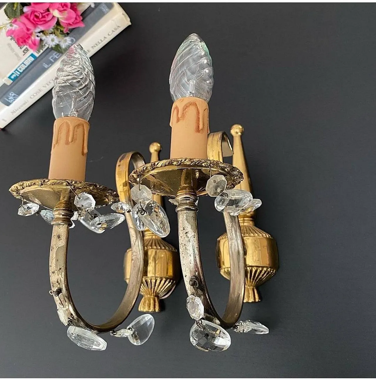 Coppia di applique in ottone e cristallo, '900 1