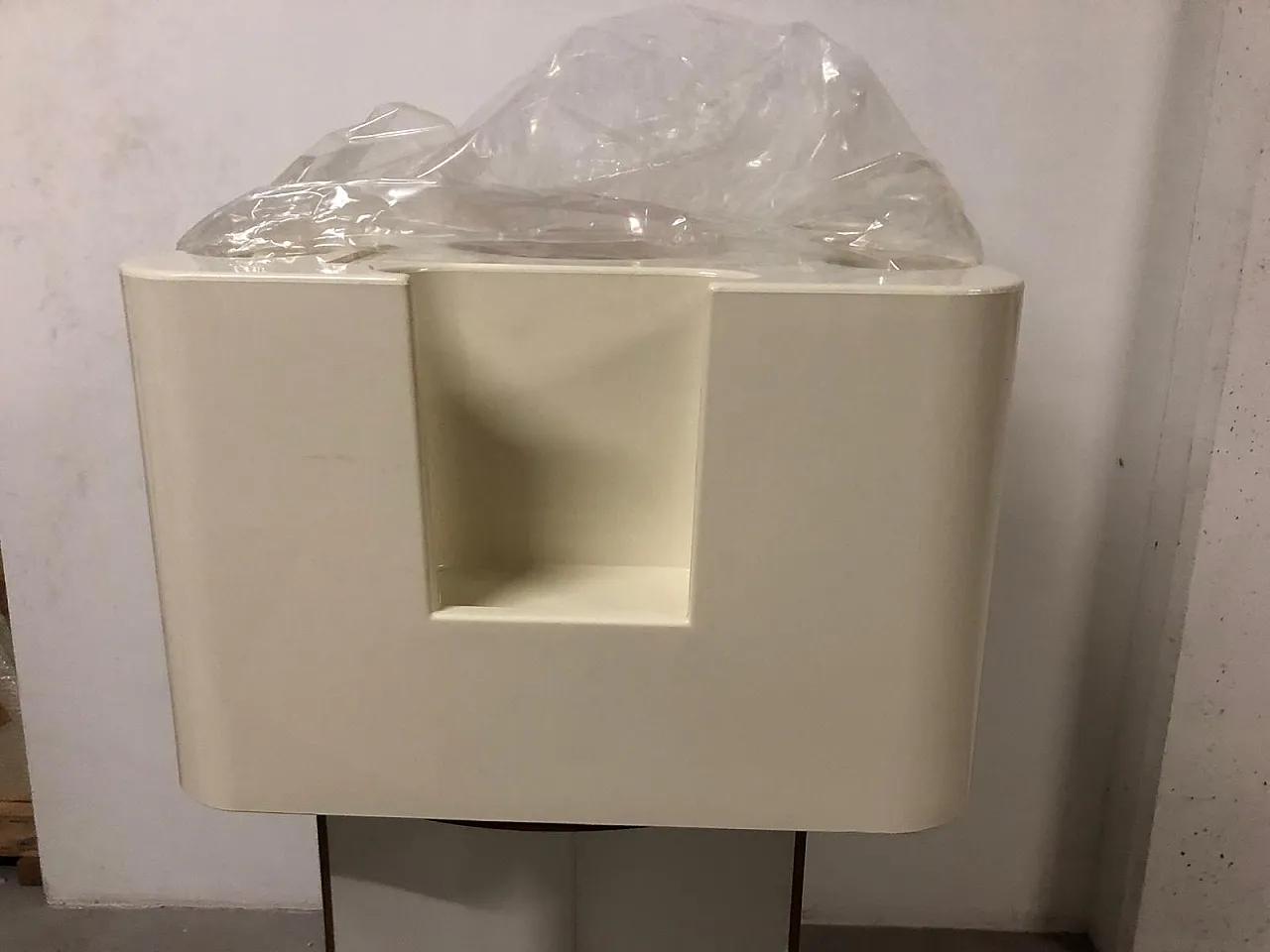 Tavolino bar Bacco con rotelle di Artemide, anni '70 8